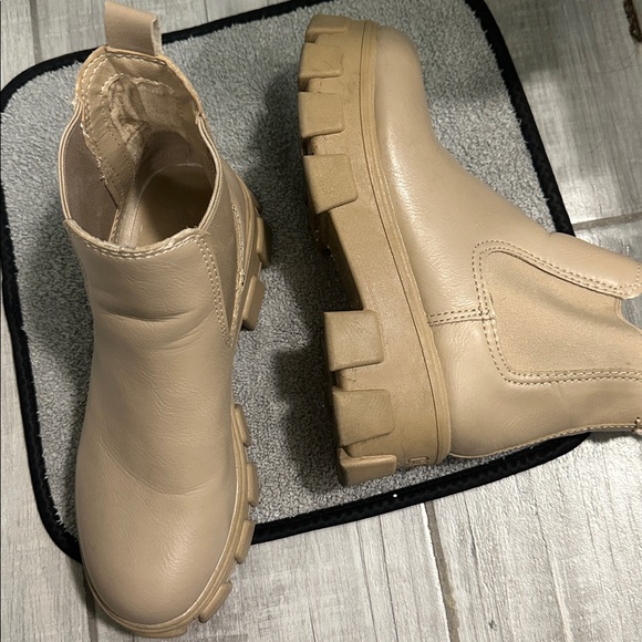 Circus by Sam Edelman Cream Chunky Boots - Picture 1 of 5